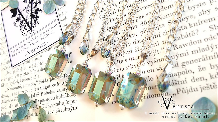 *ナチュラルドライフラワー&洋書+シーグリーンガラスのネックレス*