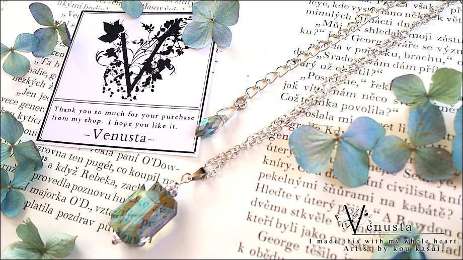 *ナチュラルドライフラワー&洋書+シーグリーンガラスのネックレス*