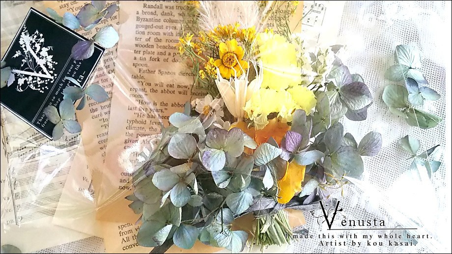 *ナチュラルドライフラワー&洋書+シーグリーンガラスのネックレス*