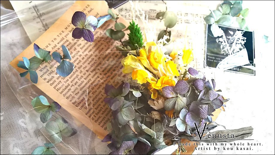 *ナチュラルドライフラワー&洋書+シーグリーンガラスのネックレス*