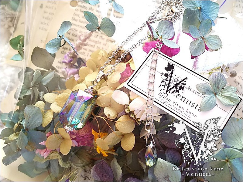 *ナチュラルドライフラワー&洋書+シーグリーンガラスのネックレス*