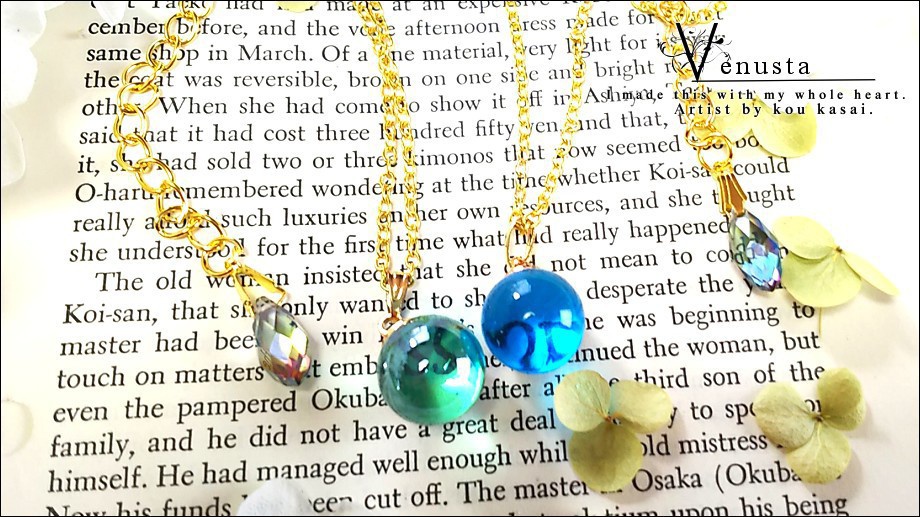 *オーロラグリーンの爽やかガラスネックレス*