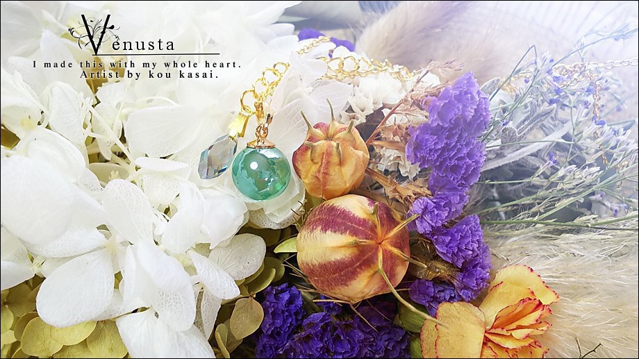 *オーロラグリーンの爽やかガラスネックレス*