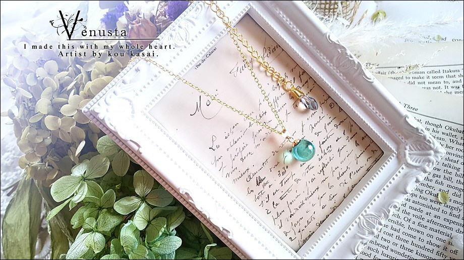 *オーロラグリーンの爽やかガラスネックレス*