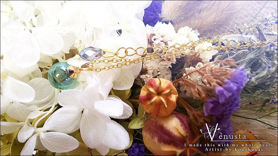 *オーロラグリーンの爽やかガラスネックレス*