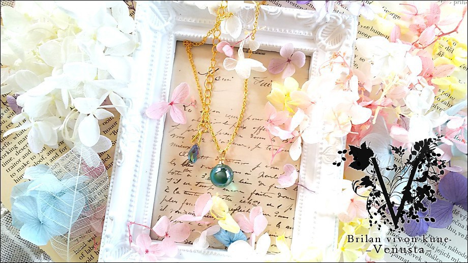 *オーロラグリーンの爽やかガラスネックレス*