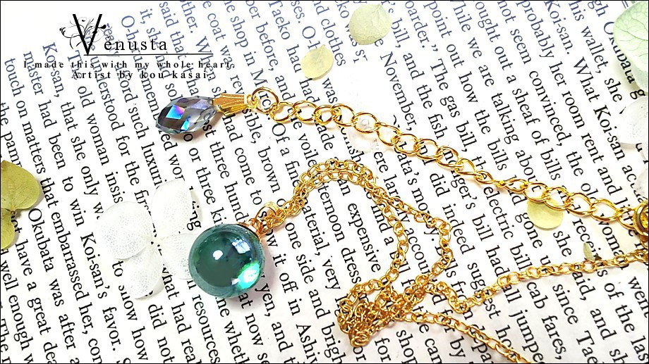 *オーロラグリーンの爽やかガラスネックレス*