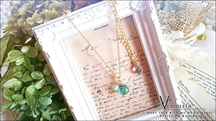 *オーロラグリーンの爽やかガラスネックレス*