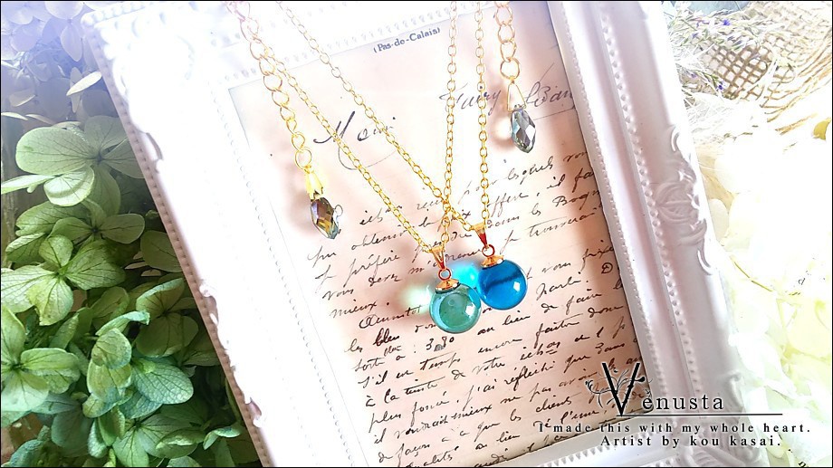 *オーロラグリーンの爽やかガラスネックレス*