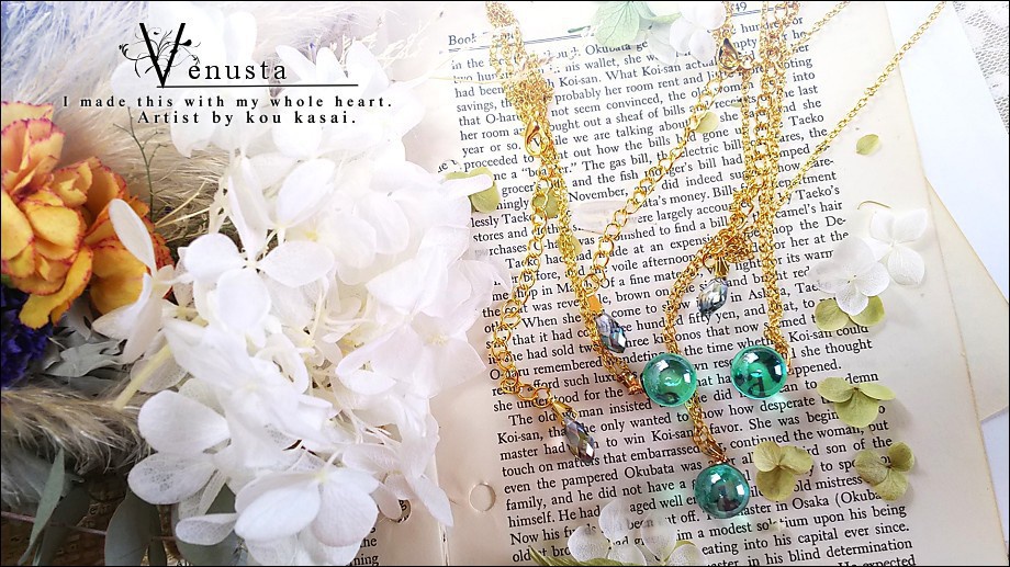 *オーロラグリーンの爽やかガラスネックレス*