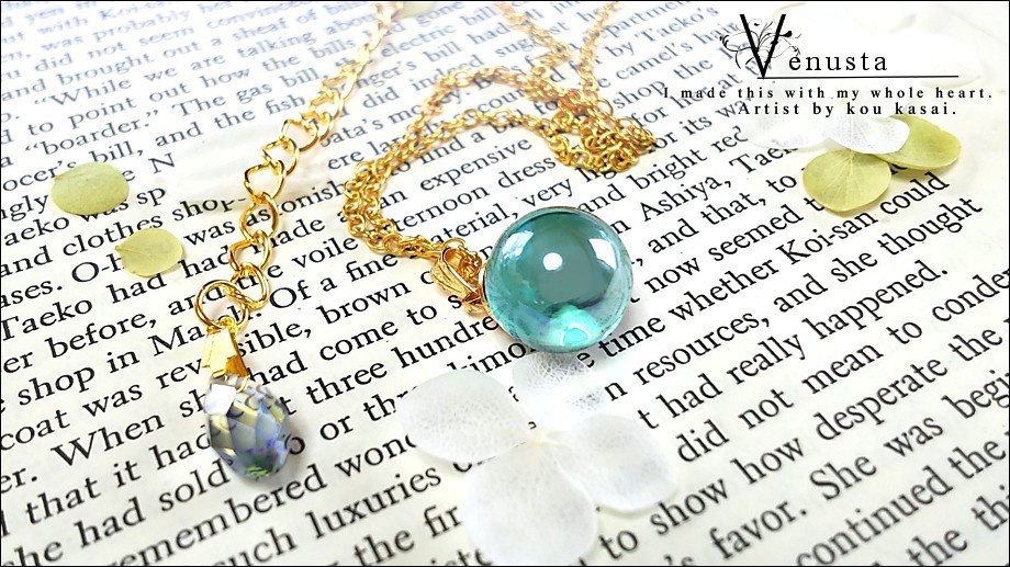 *オーロラグリーンの爽やかガラスネックレス*