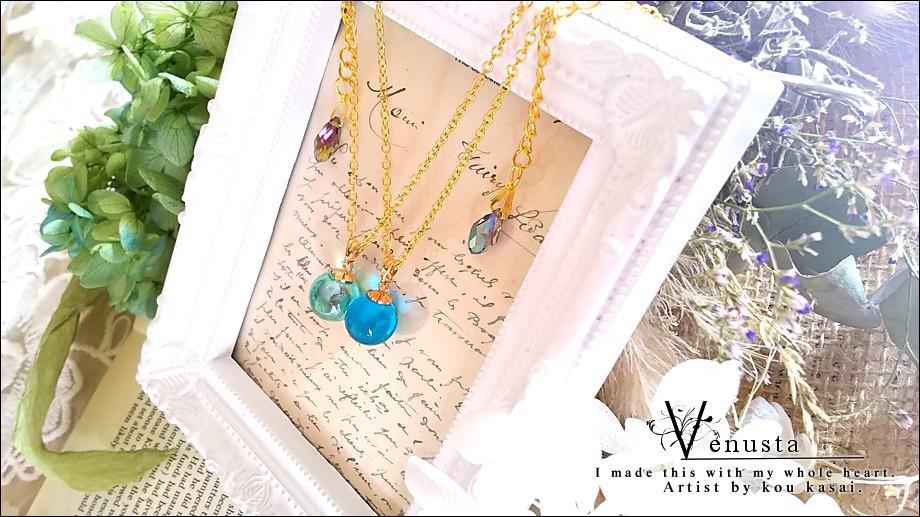 *オーロラグリーンの爽やかガラスネックレス*