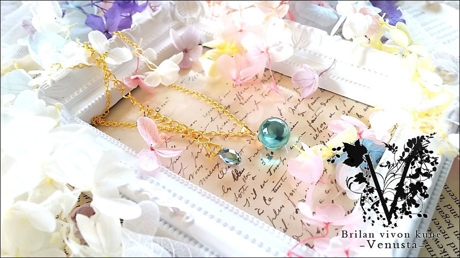 *オーロラグリーンの爽やかガラスネックレス*