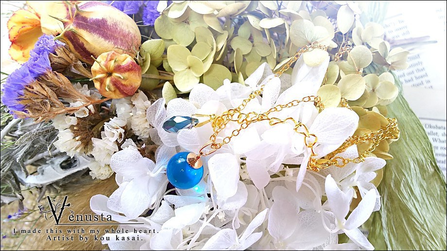 *セルリアンブルーのガラスネックレス*