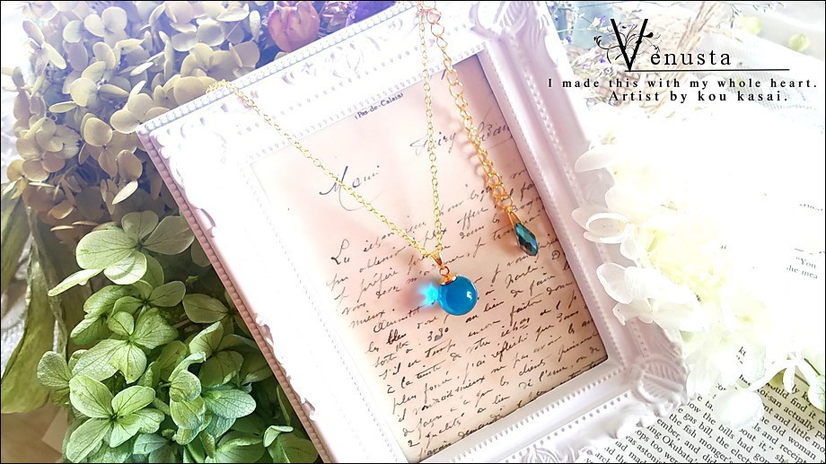 *セルリアンブルーのガラスネックレス*