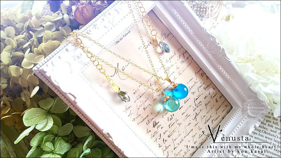 *セルリアンブルーのガラスネックレス*