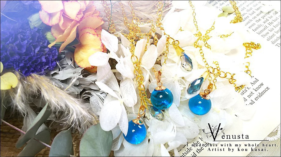 *セルリアンブルーのガラスネックレス*