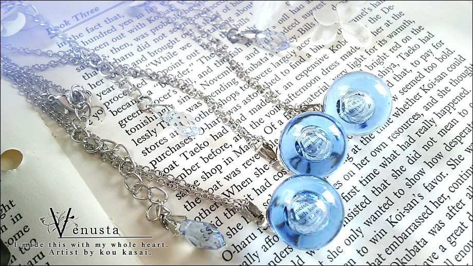 *気泡入りブルーガラスのネックレス*