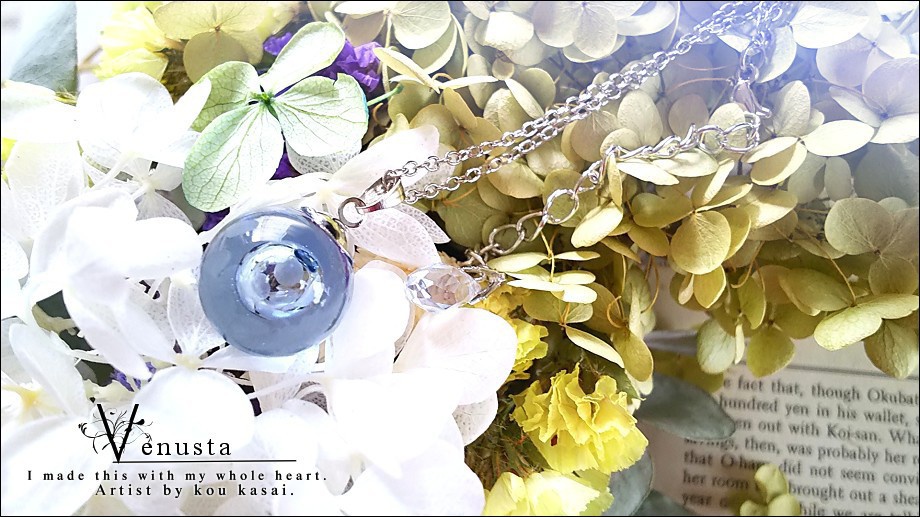 *気泡入りブルーガラスのネックレス*