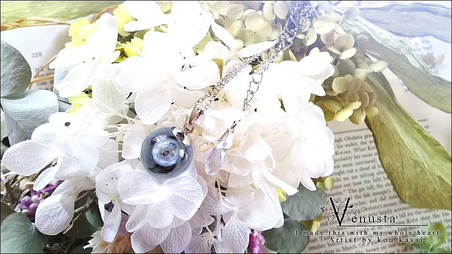 *気泡入りブルーガラスのネックレス*