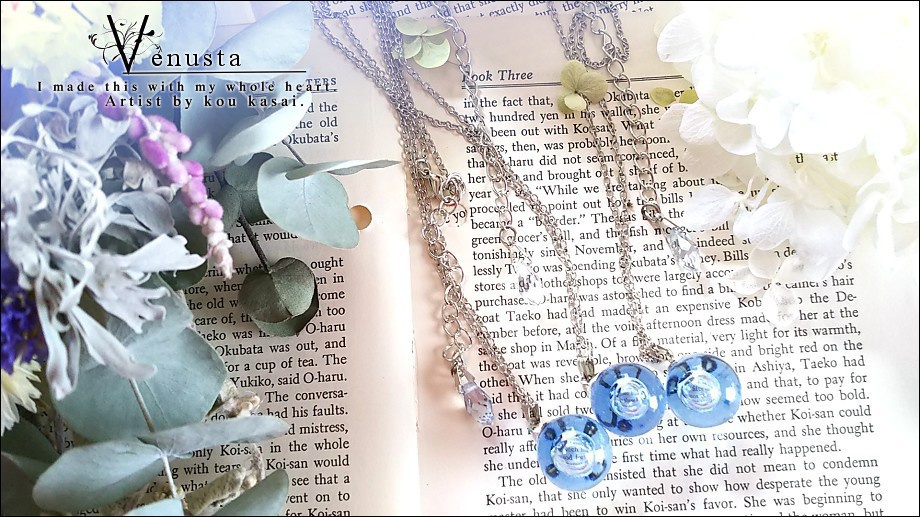 *気泡入りブルーガラスのネックレス*