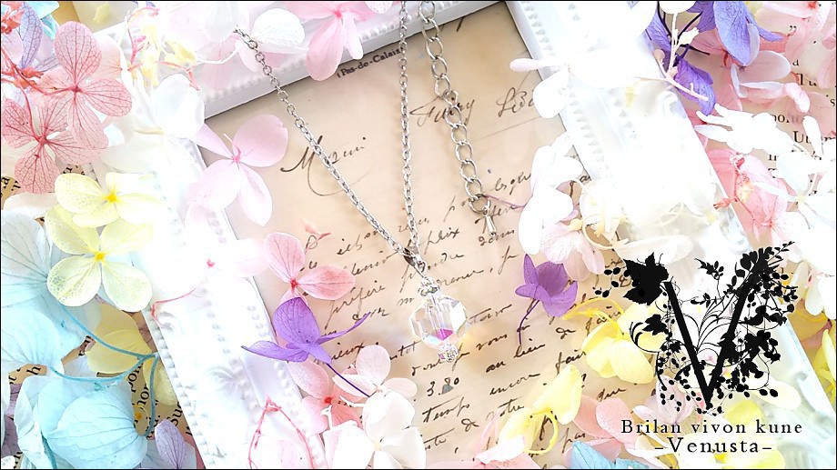 *カットが美しいヴィンテージスワロフスキーのネックレス*