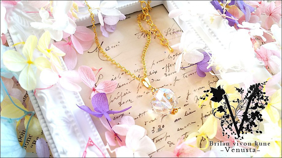 *カットが美しいヴィンテージスワロフスキーのネックレス*