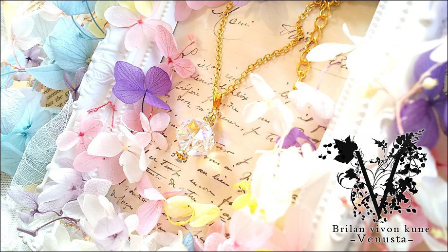 *カットが美しいヴィンテージスワロフスキーのネックレス*