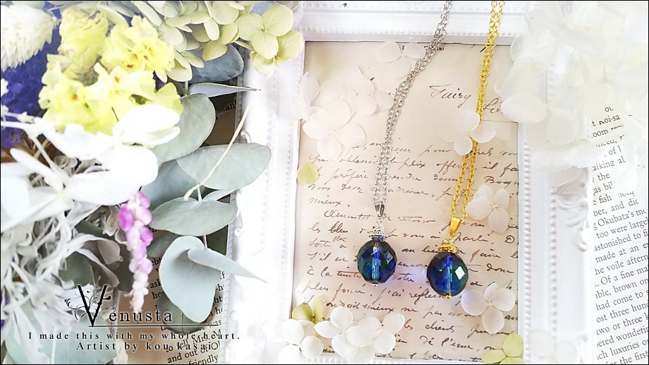 *多彩なファセットラウンドグラスのネックレス*