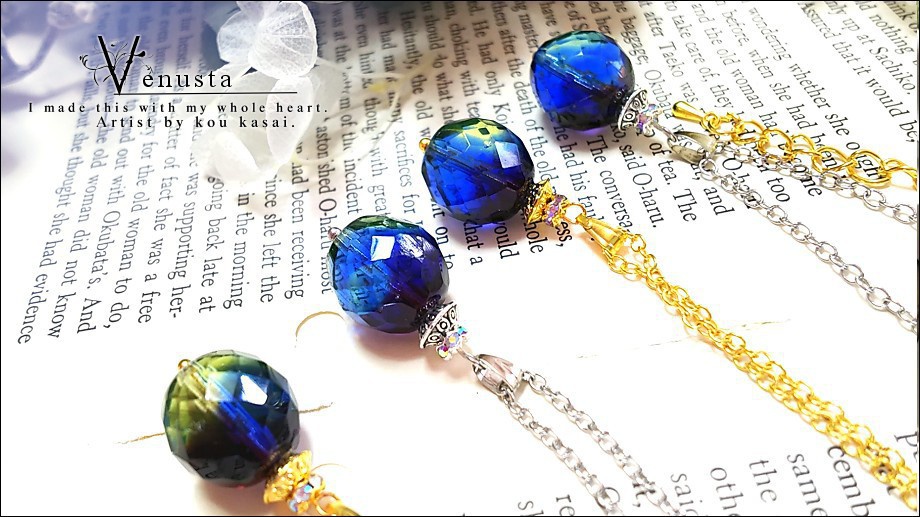 *多彩なファセットラウンドグラスのネックレス*