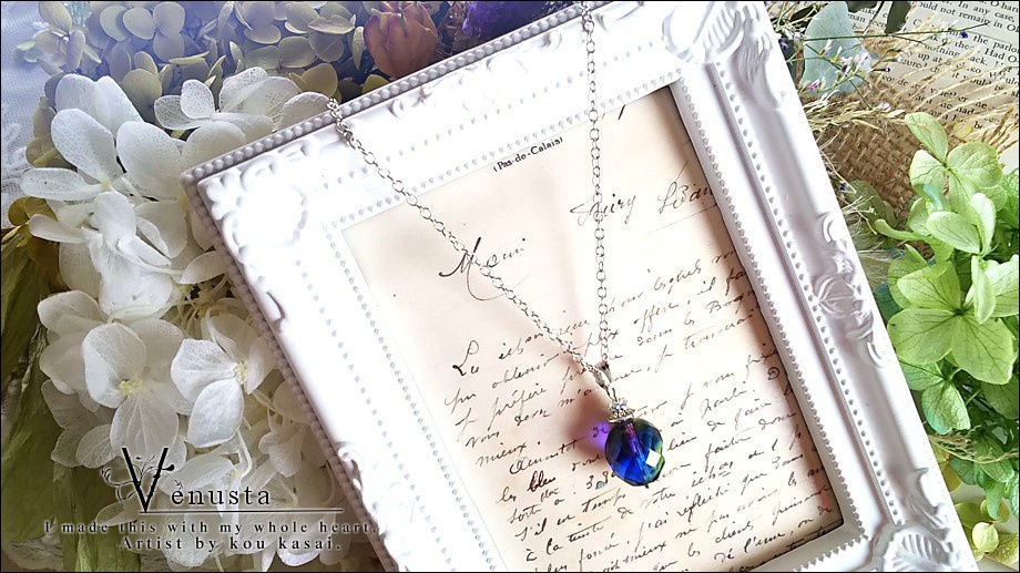 *多彩なファセットラウンドグラスのネックレス*