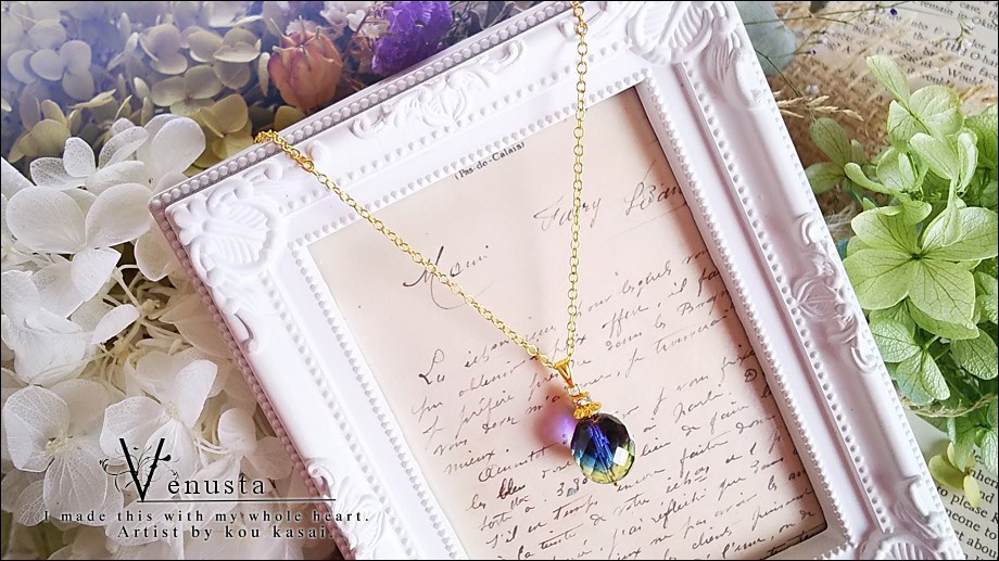 *多彩なファセットラウンドグラスのネックレス*