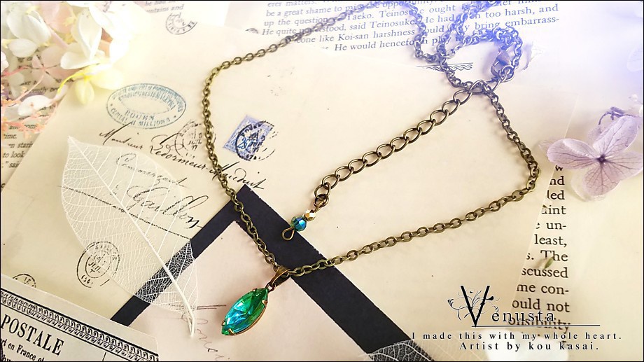 *鮮麗なヴィンテージガラスのシンプルネックレス-*