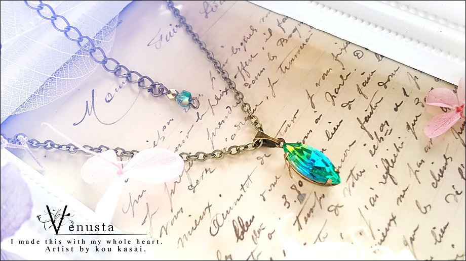 *鮮麗なヴィンテージガラスのシンプルネックレス-*