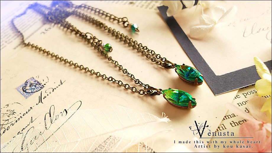 *鮮麗なヴィンテージガラスのシンプルネックレス-*