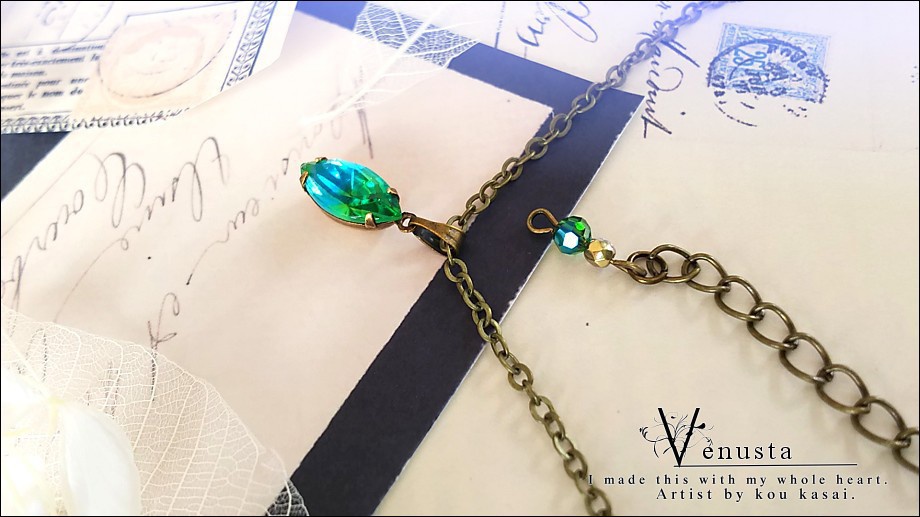 *鮮麗なヴィンテージガラスのシンプルネックレス-*