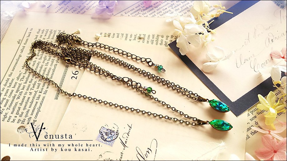 *鮮麗なヴィンテージガラスのシンプルネックレス-*