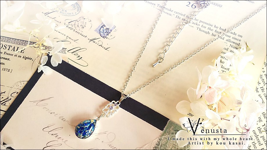 *神秘的な蒼い雫のヴィンテージネックレス*