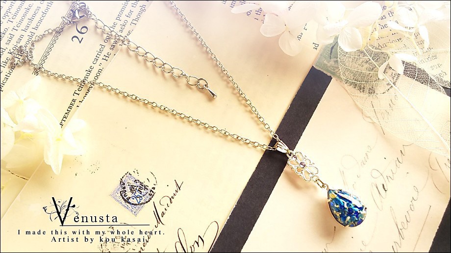 *神秘的な蒼い雫のヴィンテージネックレス*