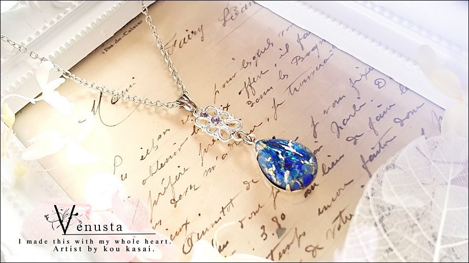 *神秘的な蒼い雫のヴィンテージネックレス*