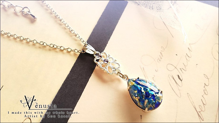 *神秘的な蒼い雫のヴィンテージネックレス*