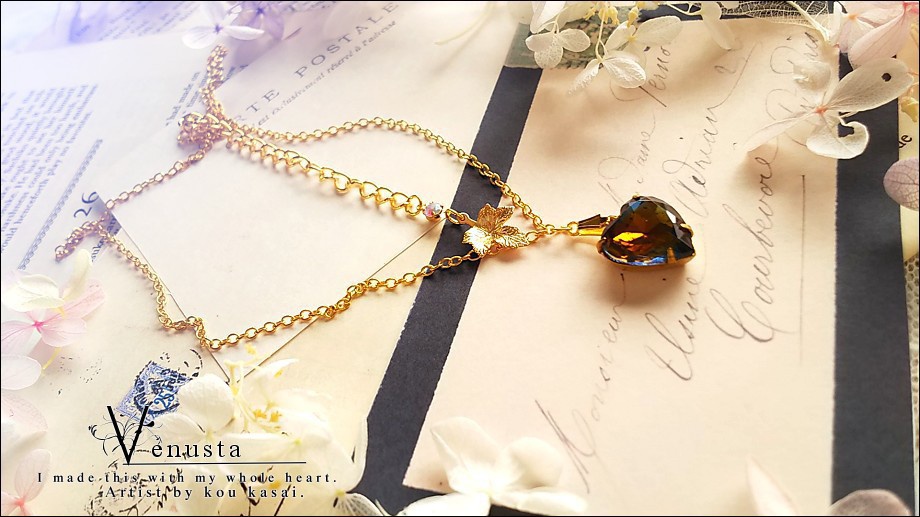 *黄昏時のヴィンテージハートガラスネックレス*