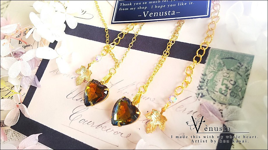 *黄昏時のヴィンテージハートガラスネックレス*