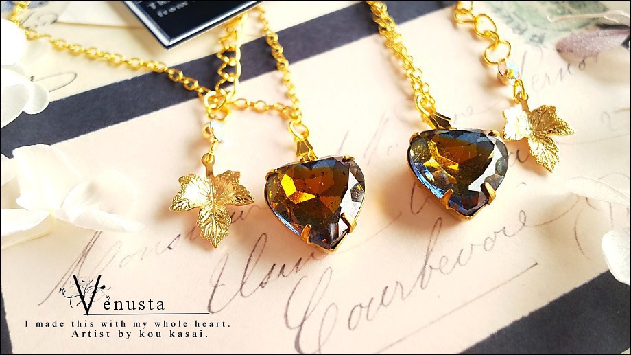 *黄昏時のヴィンテージハートガラスネックレス*