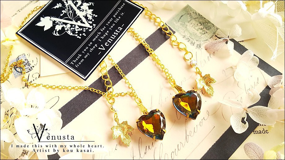 *黄昏時のヴィンテージハートガラスネックレス*