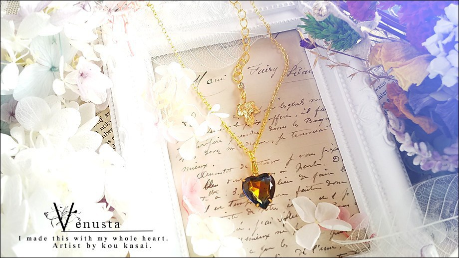 *黄昏時のヴィンテージハートガラスネックレス*