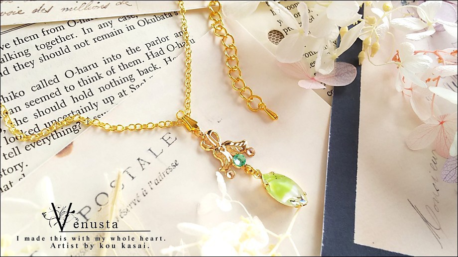 *爽やかなライム×ホワイトのヴィンテージガラスネックレス*