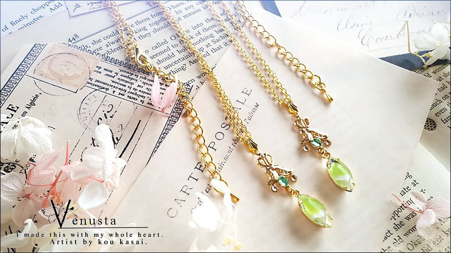 *爽やかなライム×ホワイトのヴィンテージガラスネックレス*