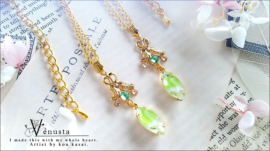 *爽やかなライム×ホワイトのヴィンテージガラスネックレス*