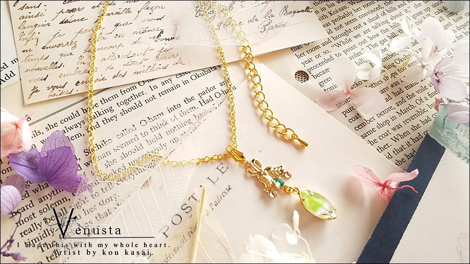 *爽やかなライム×ホワイトのヴィンテージガラスネックレス*